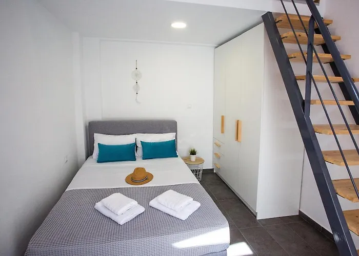 Joy C Deluxe * Nea Iraklitsa