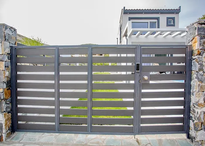 Joy C Deluxe Villa Nea Iraklitsa